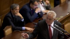 Prezident Miloš Zeman seznámil poslance se svými výhradami k novele služebního zákona