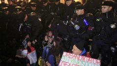 Protivládní protesty budou v Budapešti pokračovat i v roce 2015