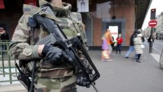 Francouzská vláda rozhodla, že nejvyšší stupeň ohrožení bude v Paříži platit několik týdnů