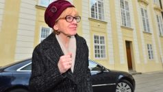 Ministryně spravedlnosti Helena Válková odchází ze schůzky s prezidentem Milošem Zemanem