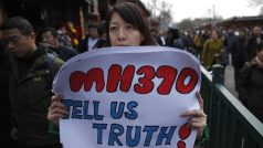 Příbuzní cestujících zmizelého letu MH370 se dnes shromáždili v také Pekingu