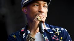 Zpěvák Pharrell Williams na Glastonbury 2015