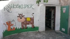 Knihosklípek v Třebotově u Prahy