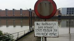 Saalehafen, český přístav v Hamburku. Molo je uzavřeno, protože není bezpečné
