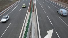 Nový úsek rychlostní silnice R6 mezi Lubencem a Bošovem