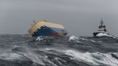 Loď Modern Express se nekontrolovaně blíží ke břehům Francie