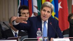 Americký ministr zahraničí John Kerry na jednání koalice proti Islámskému státu v Římě