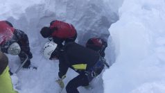 Záchranné práce na místě neštěstí v Tyrolských alpách