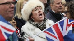 Hádka mezi brexitáři a zastánci setrvání v EU vypukla kvůli nutnému zvýšení rozpočtového zadlužení země