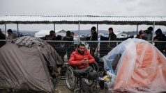 Mráz a sníh trápí uprchlíky v Srbsku