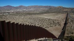Zeď, která odděluje Spojené státy a Mexiko