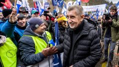 Andrej Babiš na odborářské demonstraci v bundě Prada