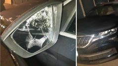 Poškozená auta před urgentním příjmem kladenské nemocnice