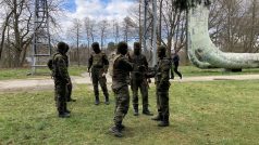 Cvičení vojáků v parku Bohemia