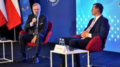 Na Ekonomickém fóru v polském městě Karpacz dostal premiér Petr Fiala ocenění