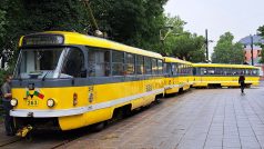 „Všechny původní tramvaje měly pod podlahou ukrytou veškerou elektrickou výzbroj a vně vozu byl jen sběrač proudu umístěný na střeše. Proto byla podlaha tak vysoko,“ vysvětluje technik dopravních podniků Jiří Trnka