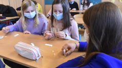 Žáci se ve škole testují na koronavirus