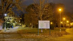 Světelná stezka v parku v Lužánkách