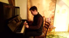 Mladý hudebník Roman z Kyjeva studuje na teplické konzervatoři