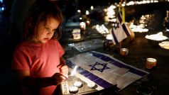 Lidé v Tel Avivu si pietou připomněli měsíc od teroristického útoku na Izrael