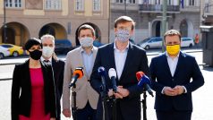 Zástupci opozičních stran, zleva Markéta Pekarová Adamová, Ivan Bartoš, Vít Rakušan, Martin Kupka a Marian Jurečka