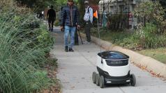 Robot rozvážející zásilky po americkém městě