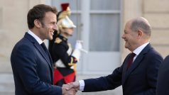 Francouzský prezident Emmanuel Macron a německý kancléř Olaf Scholz