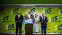 Ministři sa slovenskou stranu SaS podali demisi a odešli do opozice