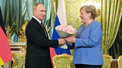 Německá kancléřka Angela Merkelová navštívila Moskvu. Na snímku s ruským prezidentem Vladimirem Putinem