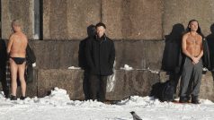 Ruští občané by měli brát sebou k ledové vodě známé či příbuzné, doporučuje šéf ministerstva pro mimořádné situace v Kurganské oblasti
