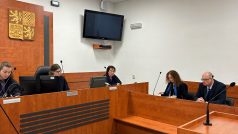 Přerovský okresní soud potrestal bývalého strážníka z Lipníku nad Bečvou tříletým trestem s podmíněným odkladem na 3,5 roku za loňský nevybíravý zákrok proti ležícímu opilému muži