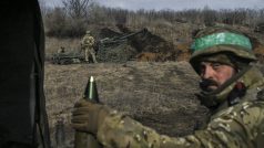 Ukrajinští vojáci poblíž frontové linie u Bachmutu