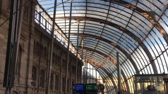 Štrasburské nádraží je symbolickou branou do města. Stejný dojem evokují i prostory pod jeho skleněnou střechou