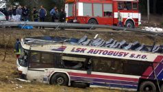 Nažidla. Vrak autobusu po tragické nehodě, ke které došlo 8. března 2003