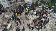 Následky zemětřesení v jihotureckém městě Adana