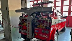 Pražští hasiči si postavili jako jediní v republice speciální vyprošťovací auto. Pomáhá jim mimo jiné s elektroauty