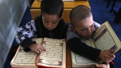 Ujgurské děti studující korán, které uprchly z Číny. Azyl našly v tureckém městě Kayseri