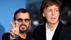 Bubeník Beatles Ringo Starr a zpěvák Beatles Paul McCartney