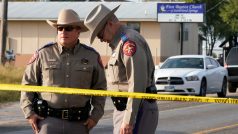 Do texaského kostela, kde v neděli zabil střelec 26 lidí, chodili příbuzní útočníkovy ženy.