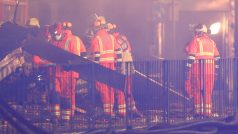 Při explozi v britském Leicestru zemřeli čtyři lidé.  Policisté evakuovali šedesátku domů