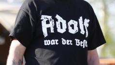 „Adolf byl nejlepší&quot;. Přívrženci ultrapravice na festivalu Schild und Schwert (Štít a meč), zkráceně SS, v Ostritzu.