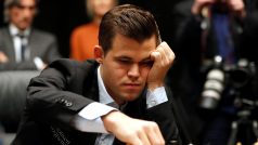 Magnus Carlsen při partii proti Fabianu Caruanovi