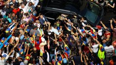 Šéf opozicí ovládaného parlamentu Guaidó se tento měsíc prohlásil úřadující hlavou státu a podporu mu vyjádřila řada zemí regionu i Spojené státy.