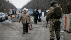 Kontrolní bod v Majorsku, který slouží zároveň jako přechod mezi Ukrajinou a separatisty kontrolovaným územím