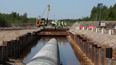 Výstavba plynovodu Nord Stream 2 v oblasti kolem Leningradu.