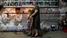 Pozůstalí se v Beslanu zúčastnili pamětního obřadu kvůli obětem neštěstí.