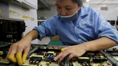 Výroba v čínských továrnách na elektronické součástky je kvůli epidemii koronaviru omezena