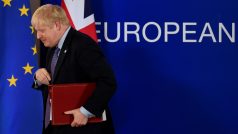 Pokud se Borisi Johnsonovi nepodaří prosadit svůj návrh, bude muset ze zákona zažádat o odložení brexitu