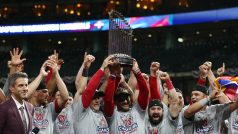 Baseballisté Washingtonu slaví triumf ve Světové sérii.