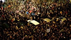 Demonstranti zaplnili horní část Václavského náměstí v Praze